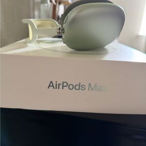 Apple AirPods Max Silver Headphones